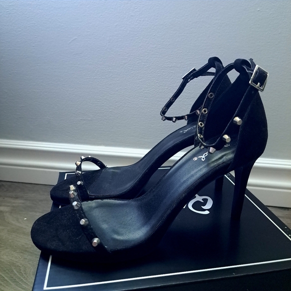 Qupid | Black suede pu ~ open toed high heel sandle with studs ankle strap - Picture 4 of 8